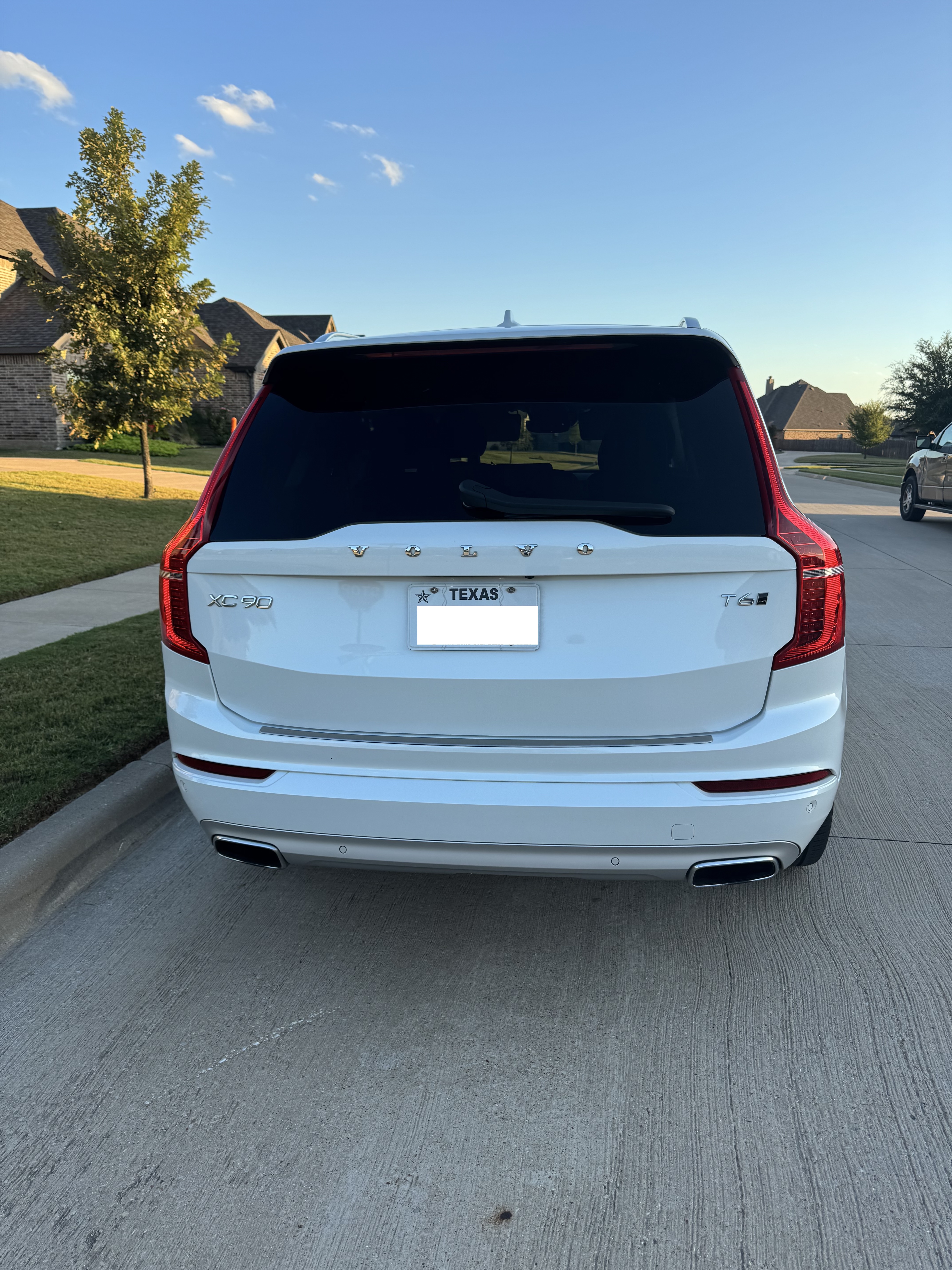 Used 2020 Volvo XC90 T6 Momentum AWD/4WD image 2