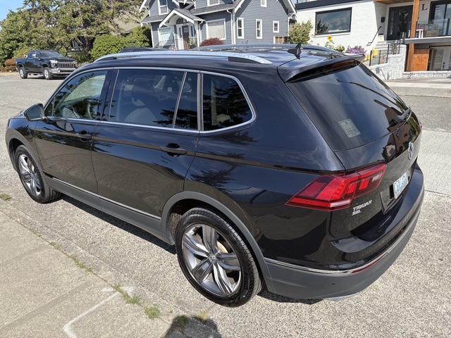 Used 2020 Volkswagen Tiguan SEL AWD/4WD image 9