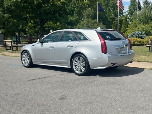 Used 2010 Cadillac CTS Luxury RWD image 4