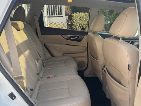 Used 2016 Nissan Rogue SL w/ SL Premium Package image 4