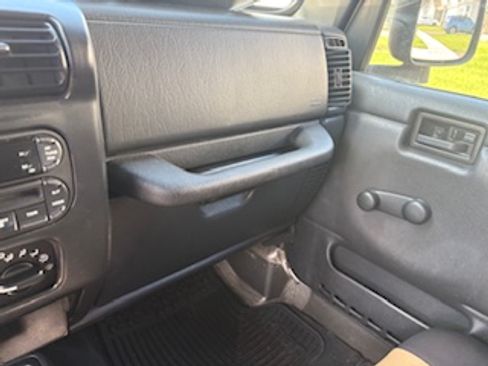 Used 2004 Jeep Wrangler 4WD image 15