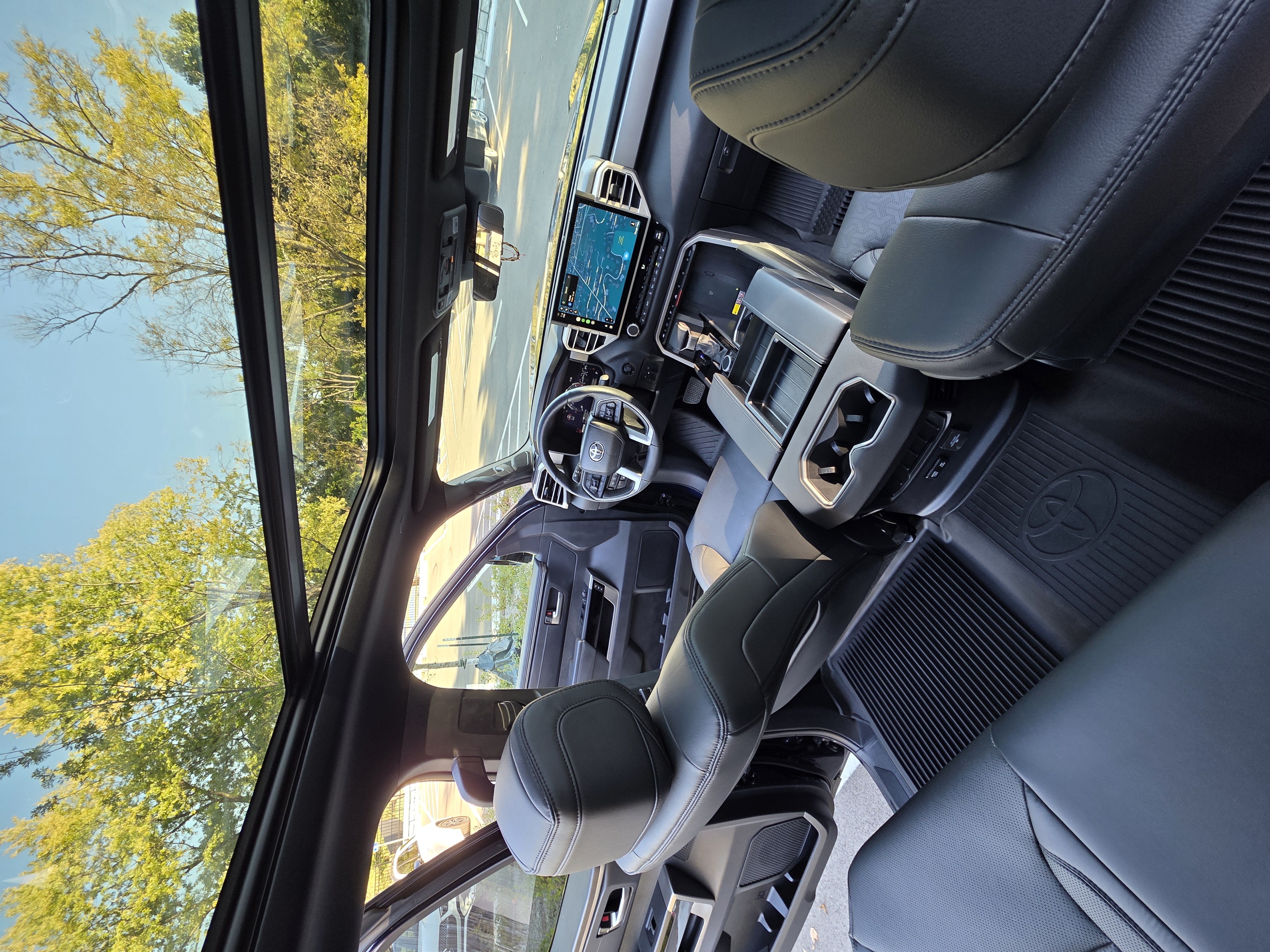 Used 2025 Toyota Tundra Limited AWD/4WD image 8
