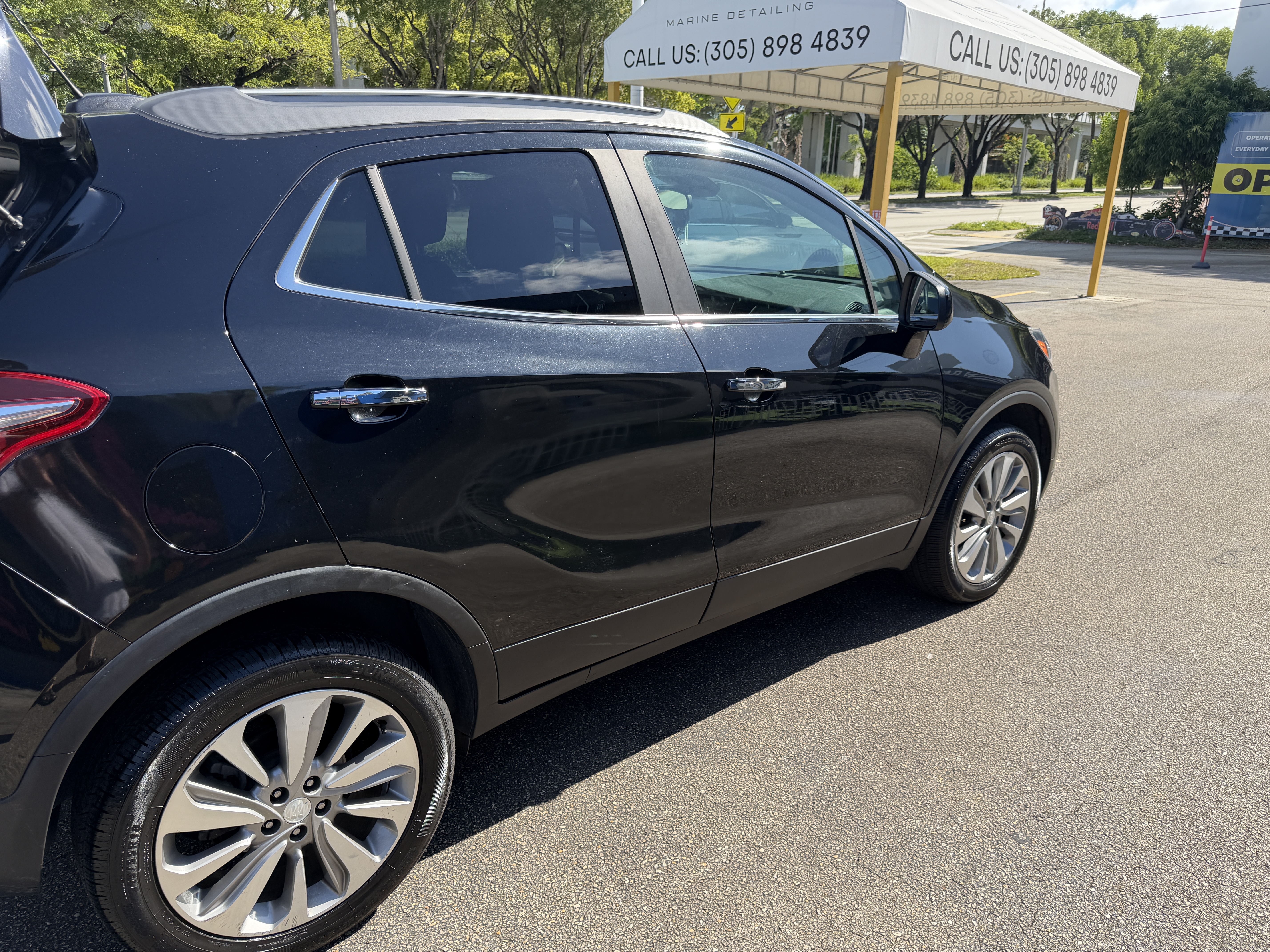 Used 2020 Buick Encore Preferred AWD/4WD image 2