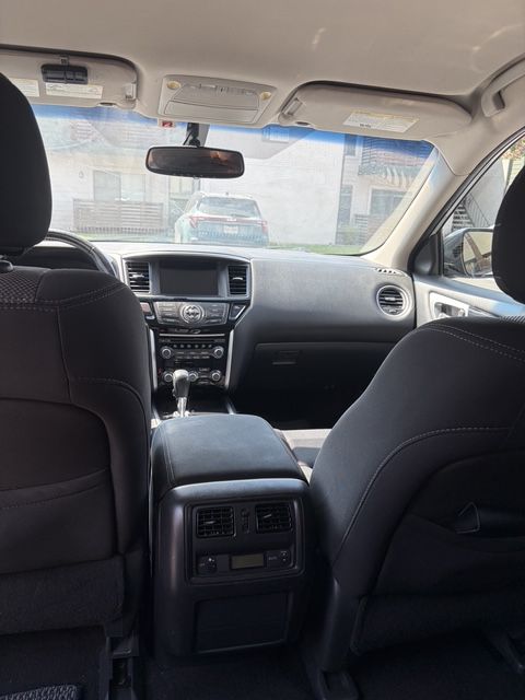 Used 2017 Nissan Pathfinder SV FWD image 16