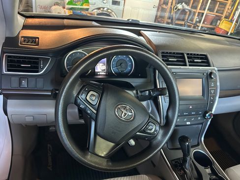 Used 2017 Toyota Camry LE FWD image 6