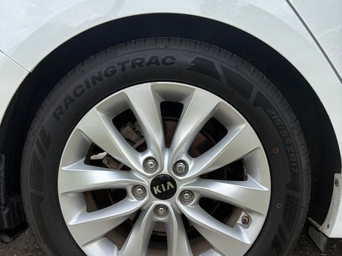 Used 2016 Kia Optima EX FWD image 9