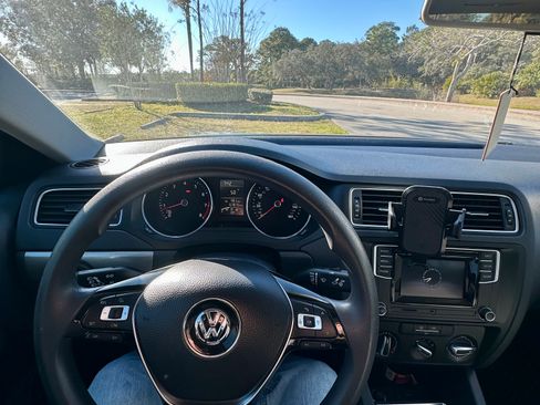 Used 2017 Volkswagen Jetta S image 17
