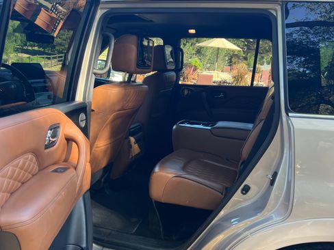 Used 2022 INFINITI QX80 Sensory image 8