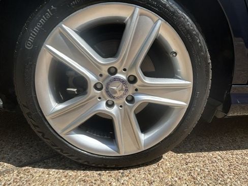 Used 2011 Mercedes-Benz C 300 Sedan image 23