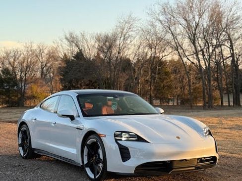 Used 2023 Porsche Taycan GTS image 4