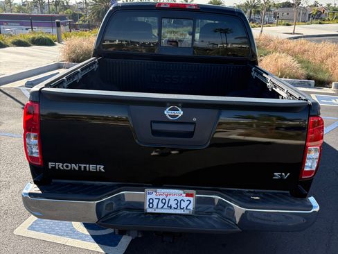 Used 2016 Nissan Frontier SV image 5