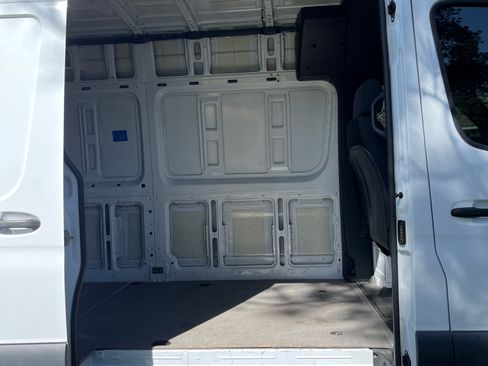 Used 2022 Mercedes-Benz Sprinter 2500 image 13