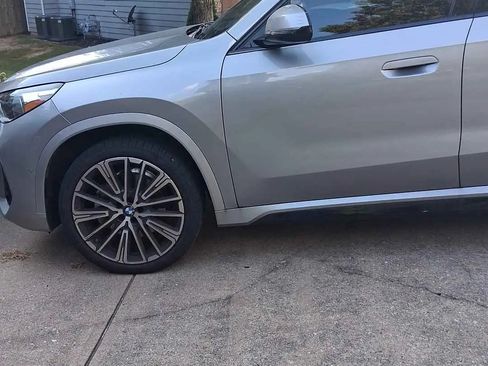 Used 2023 BMW X1 xDrive28i w/ M Sport Package image 5