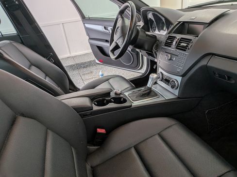 Used 2009 Mercedes-Benz C 300 4MATIC Sedan image 9