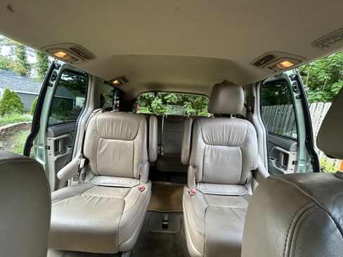 Used 2010 Toyota Sienna XLE image 10