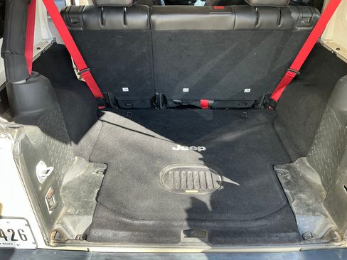 Used 2017 Jeep Wrangler Unlimited Rubicon image 16