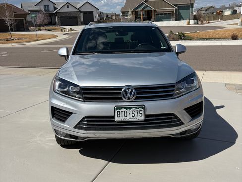 Used 2017 Volkswagen Touareg Wolfsburg Edition image 2