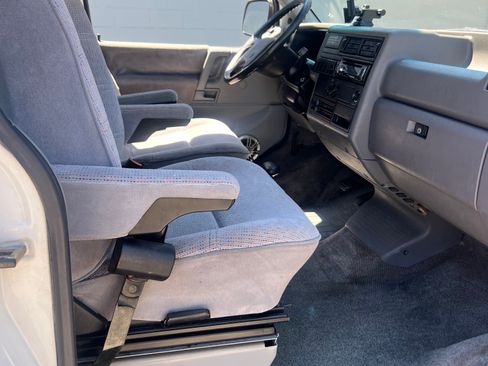Used 1993 Volkswagen Eurovan MV FWD image 11