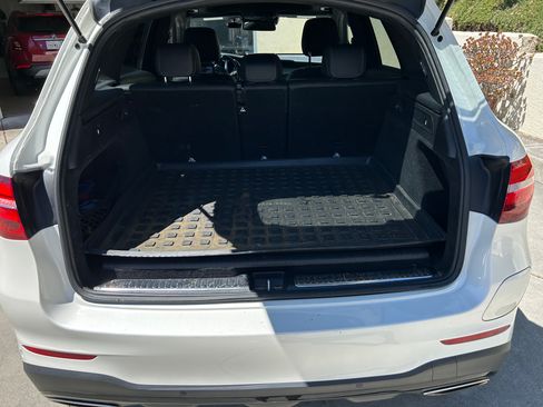 Used 2019 Mercedes-Benz GLC 350e 4MATIC image 11