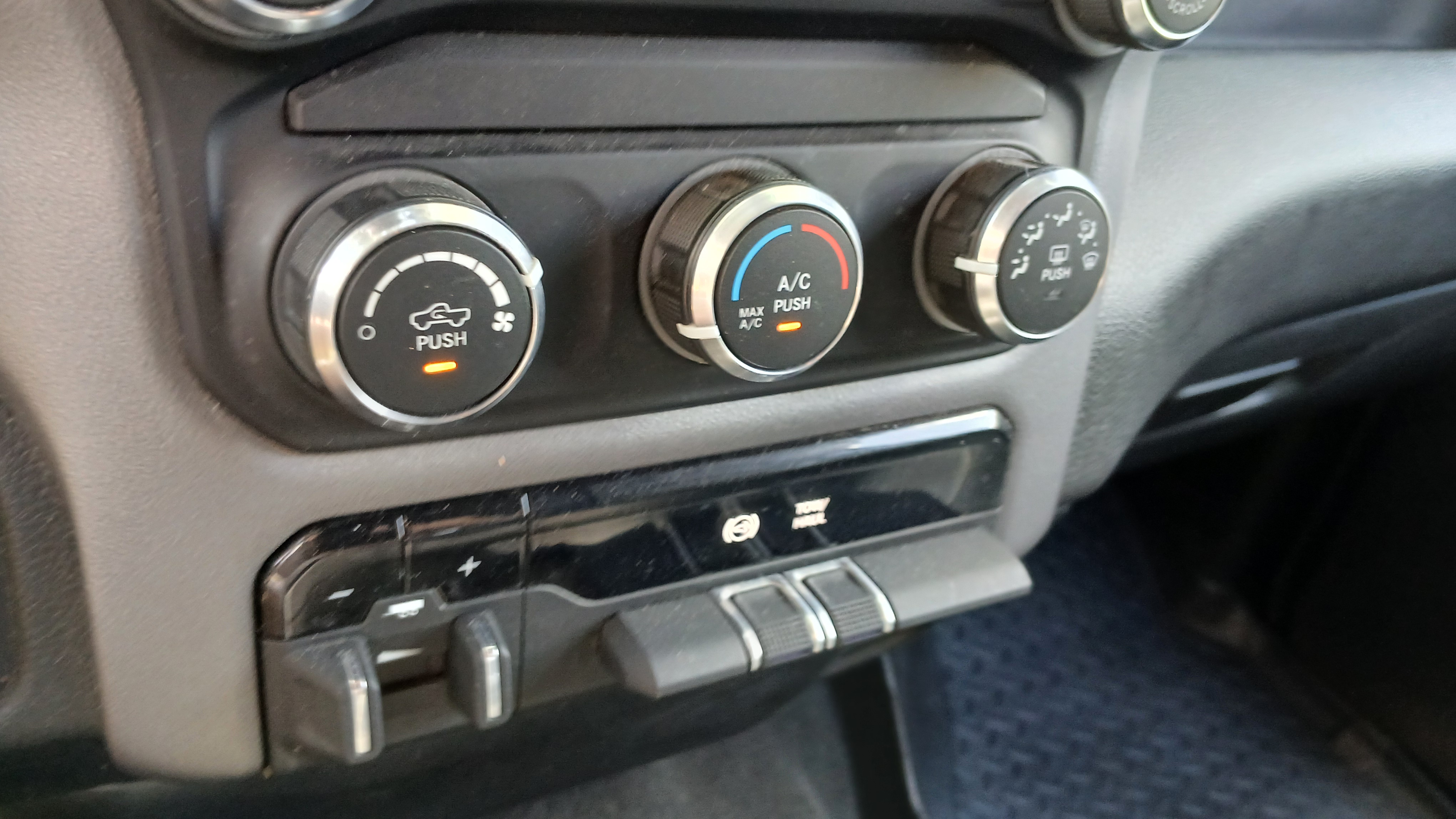 Used 2022 RAM 2500 Big Horn AWD/4WD image 15