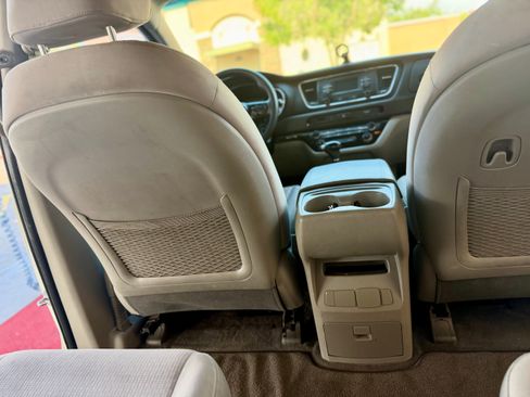Used 2016 Kia Sedona L FWD image 15
