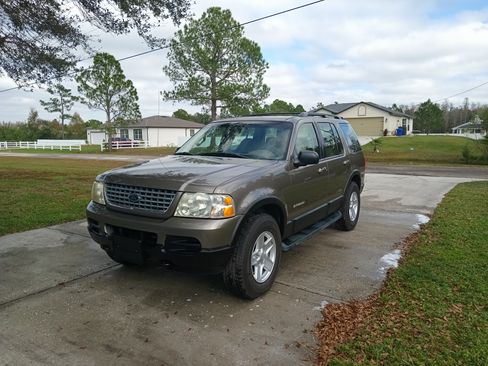 Used 2002 Ford Explorer XLT image 1