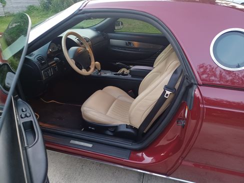 Used 2004 Ford Thunderbird image 18