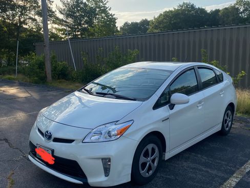 Used 2015 Toyota Prius Two FWD image 2