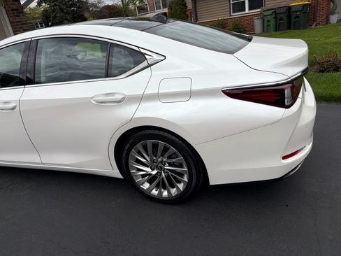 Used 2020 Lexus ES 350 Ultra Luxury w/ Accessory Package 2 FWD image 8