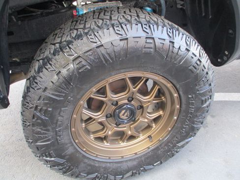 Used 2021 Toyota Tacoma TRD Off-Road w/ Technology Package image 10