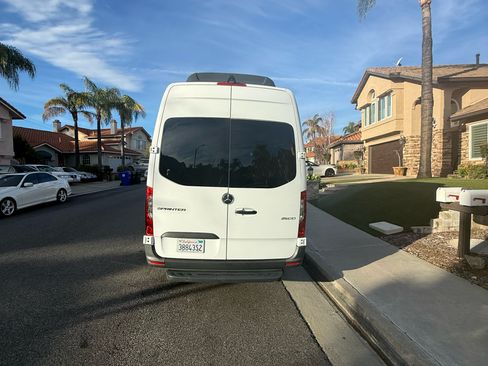 Used 2019 Mercedes-Benz Sprinter 2500 image 2