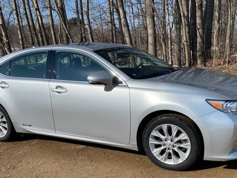 Used 2014 Lexus ES 300h image 1