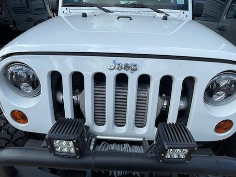 Used 2013 Jeep Wrangler Unlimited Rubicon w/ Dual Top Group image 8