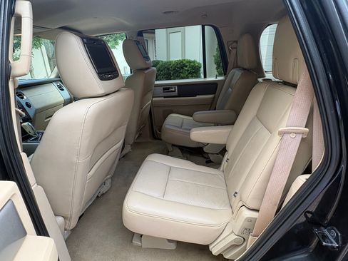 Used 2014 Ford Expedition XLT w/ Equipment Group 202A RWD image 25