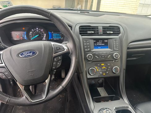 Used 2018 Ford Fusion SE w/ Equipment Group 601A FWD image 12
