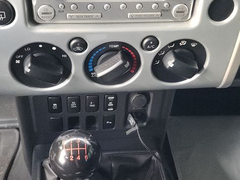 Used 2014 Toyota FJ Cruiser 4WD image 4