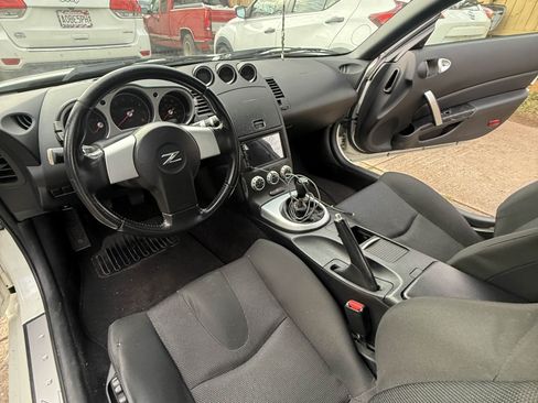 Used 2006 Nissan 350Z Coupe w/ (N93) Cargo Convenience Pkg image 10