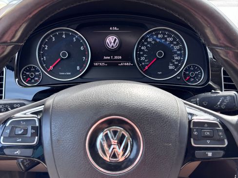 Used 2016 Volkswagen Touareg Sport AWD/4WD image 12
