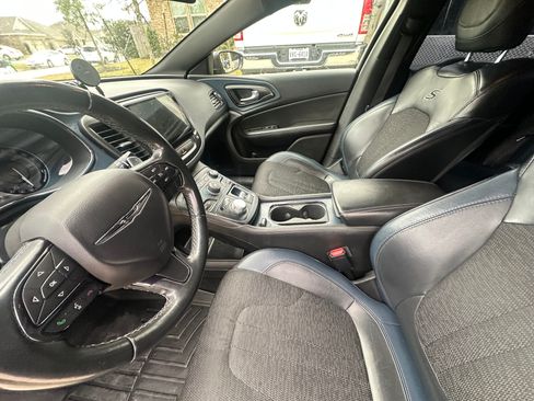 Used 2016 Chrysler 200 S w/ Navigation & Sound Group I image 31