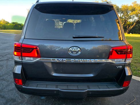 Used 2019 Toyota Land Cruiser image 6