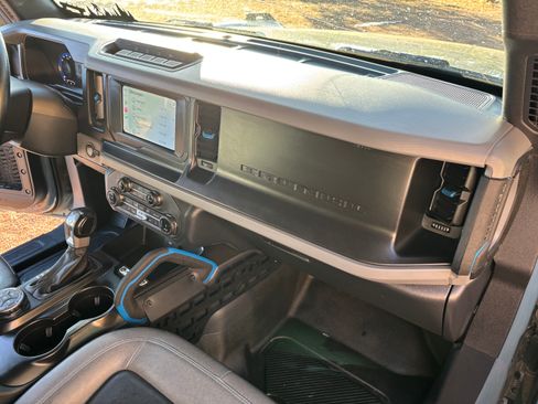 Used 2022 Ford Bronco Black Diamond w/ Sasquatch Package image 12