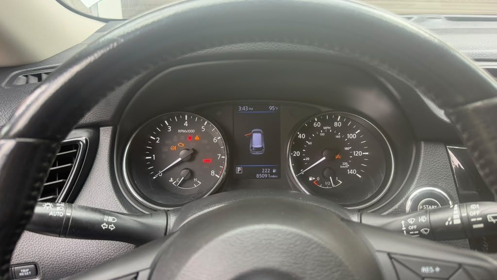 Used 2018 Nissan Rogue SV w/ Premium Package FWD image 14