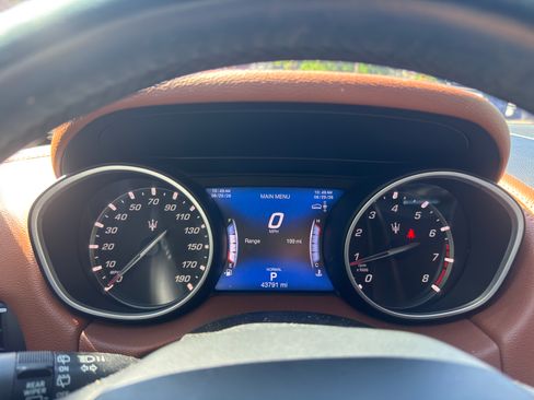Used 2020 Maserati Levante AWD/4WD image 5