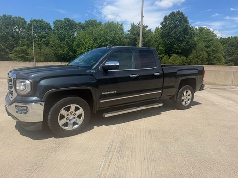 Used 2018 GMC Sierra 1500 SLT w/ Suspension Package, Off-Road AWD/4WD image 11