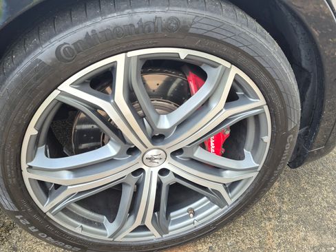 Used 2022 Maserati Levante Trofeo image 22