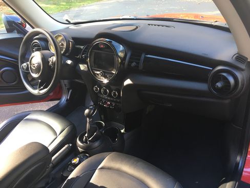 Used 2019 MINI Cooper 2-Door Hardtop w/ Signature Upholstery Package image 8