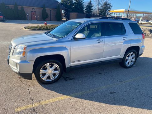 Used 2017 GMC Terrain SLE w/ Convenience Package image 2