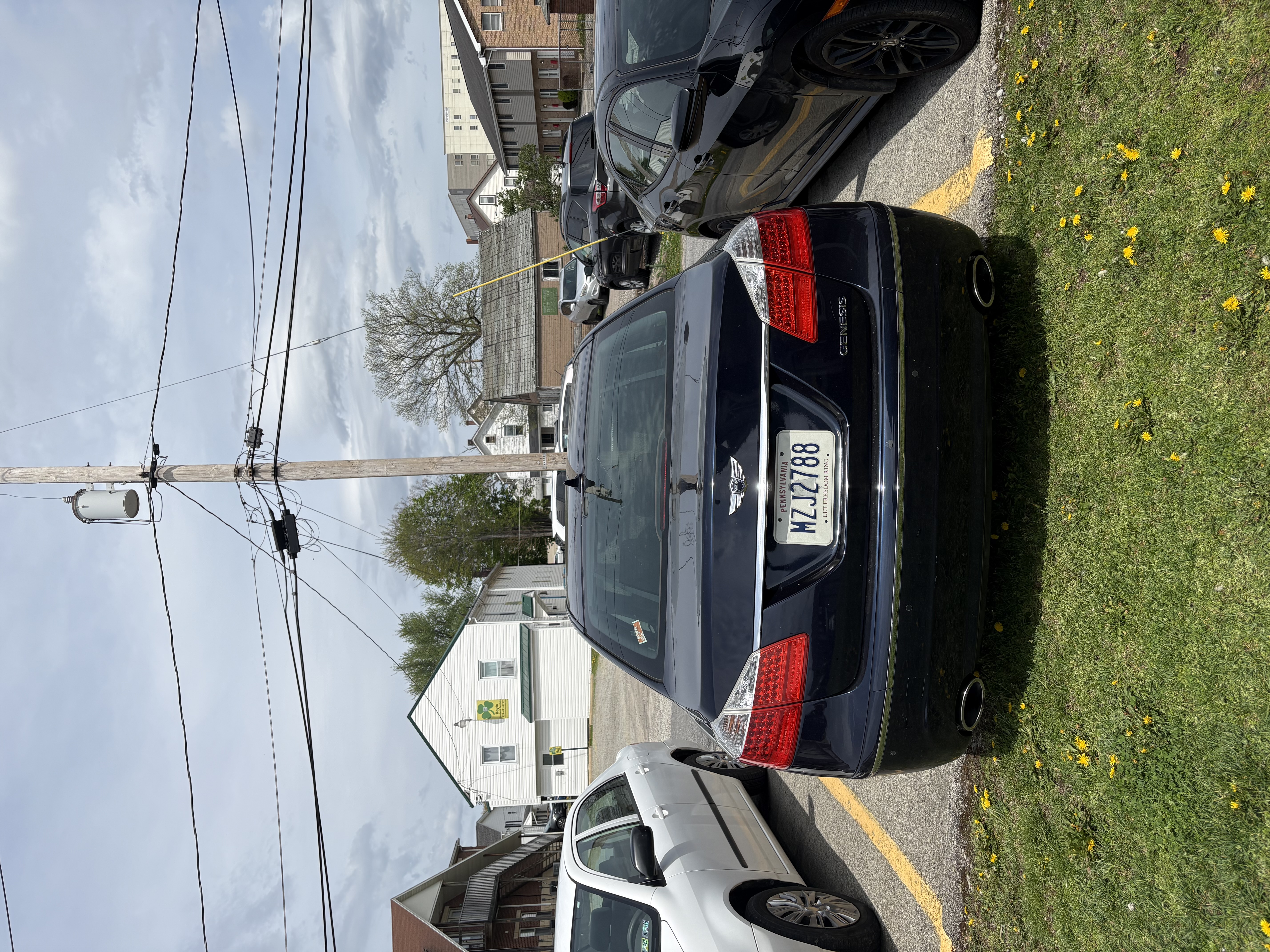 Used 2009 Hyundai Genesis 3.8 w/ Technology Pkg 4 RWD image 5
