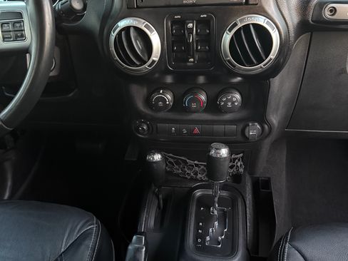 Used 2013 Jeep Wrangler Unlimited Sport image 10