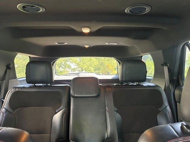 Used 2018 Ford Explorer XLT w/ Equipment Group 202A AWD/4WD image 20